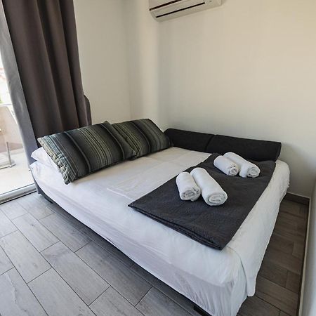 Bruno'S Poolside Apartments - Near Beach Trogir Eksteriør bilde