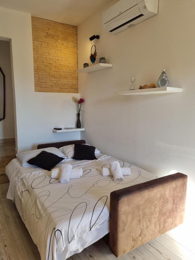 Bruno'S Poolside Apartments - Near Beach Trogir Eksteriør bilde
