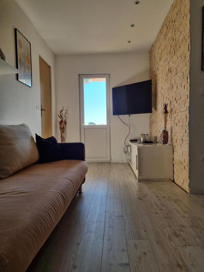 Bruno'S Poolside Apartments - Near Beach Trogir Eksteriør bilde