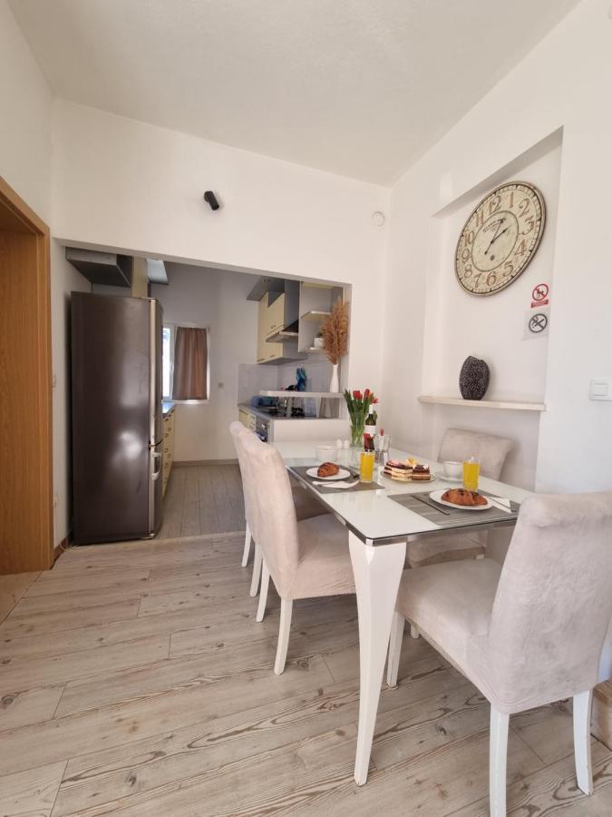 Bruno'S Poolside Apartments - Near Beach Trogir Eksteriør bilde