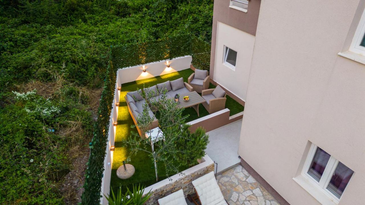 Bruno'S Poolside Apartments - Near Beach Trogir Eksteriør bilde