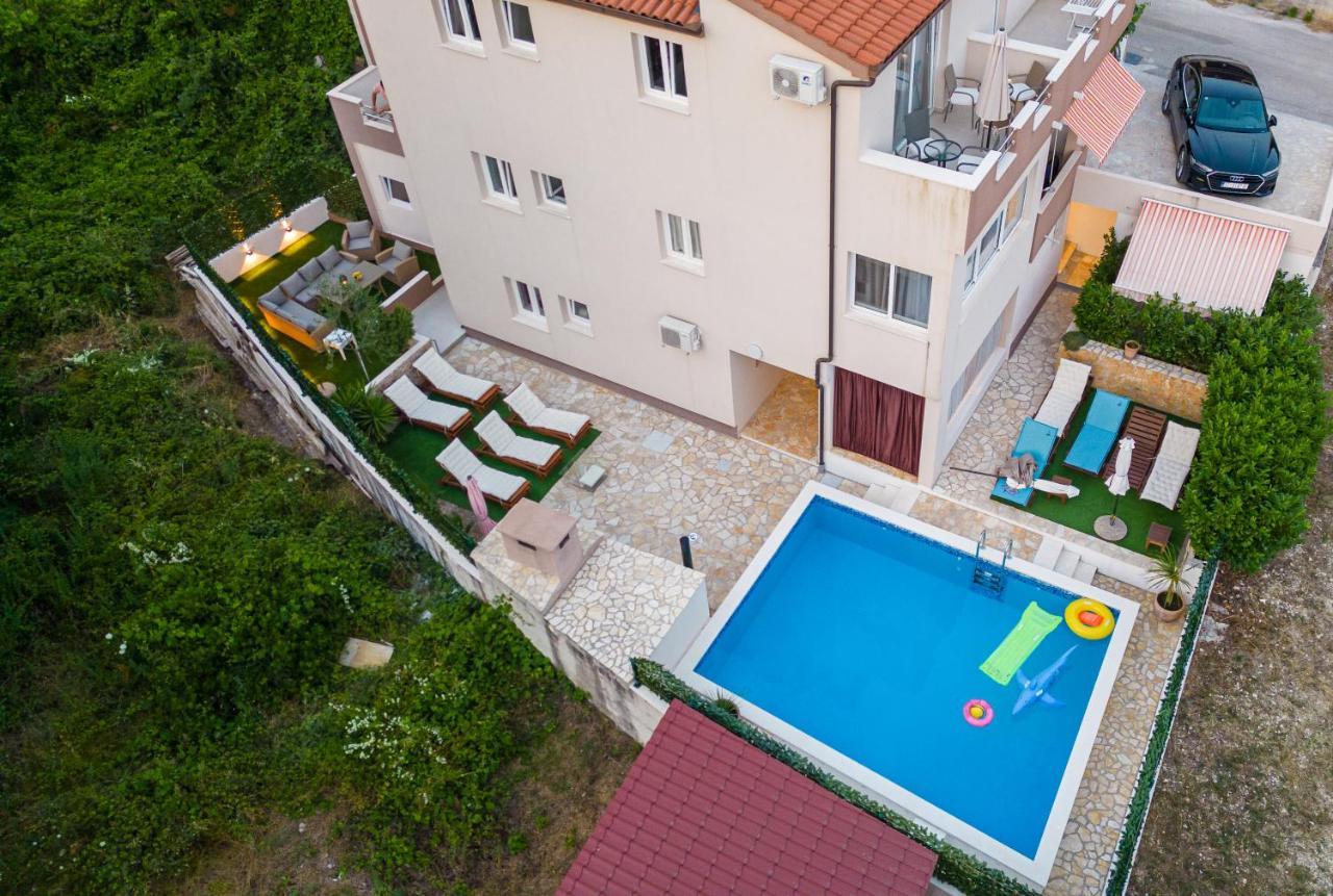 Bruno'S Poolside Apartments - Near Beach Trogir Eksteriør bilde