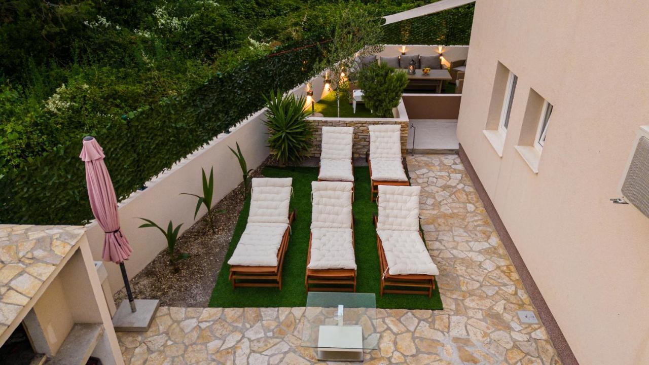 Bruno'S Poolside Apartments - Near Beach Trogir Eksteriør bilde