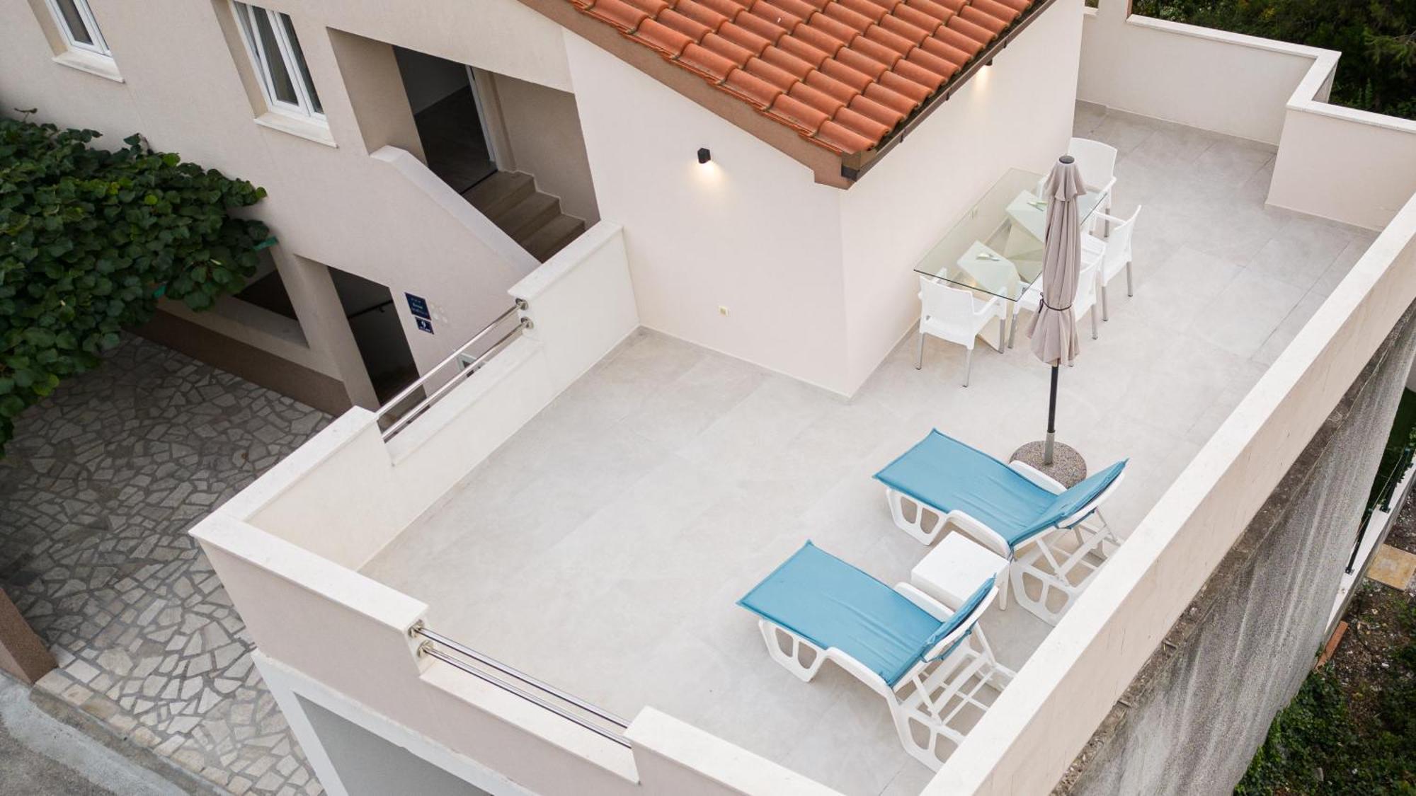 Bruno'S Poolside Apartments - Near Beach Trogir Eksteriør bilde