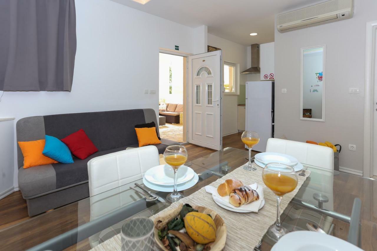 Bruno'S Poolside Apartments - Near Beach Trogir Eksteriør bilde
