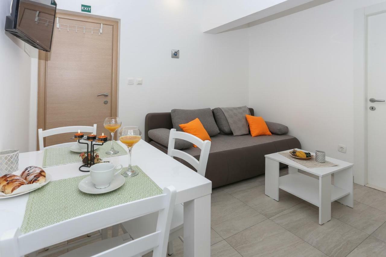 Bruno'S Poolside Apartments - Near Beach Trogir Eksteriør bilde